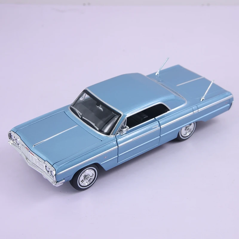 

Maisto 1:26 simulation Chevrolet Impala SS alloy car model doors and hood can be opened fine workmanship, and good quality