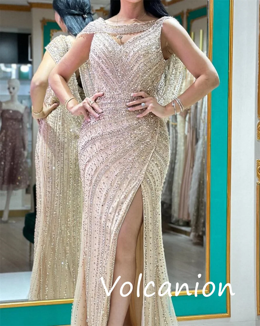 Abiti lunghi personalizzati con paillettes scintillanti e paillettes, pieghe, tromba, spalle scoperte, occasioni formali su misura