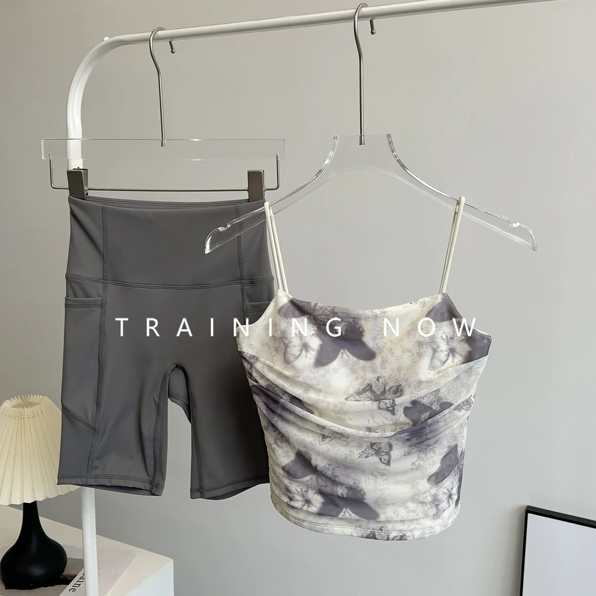 

Высококачественный женский костюм для йоги на слинге, летний облегающий тонкий жилет для фитнеса с высокой талией, спортивные брюки с пятью точками для бега