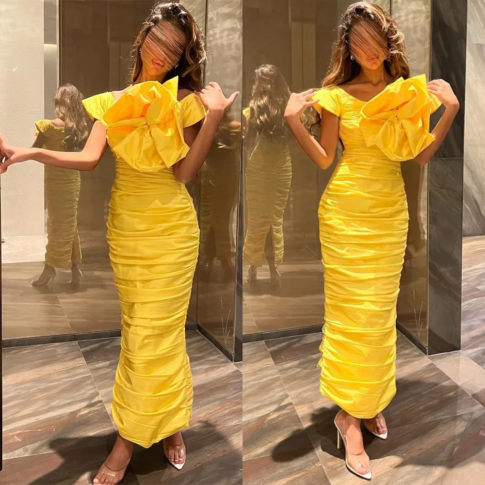 

Customized Simple Yellow Satin Evening Dress Classic Strapless Short Sleeves Celebrity Gowns Fashion Flowers Party Gowns