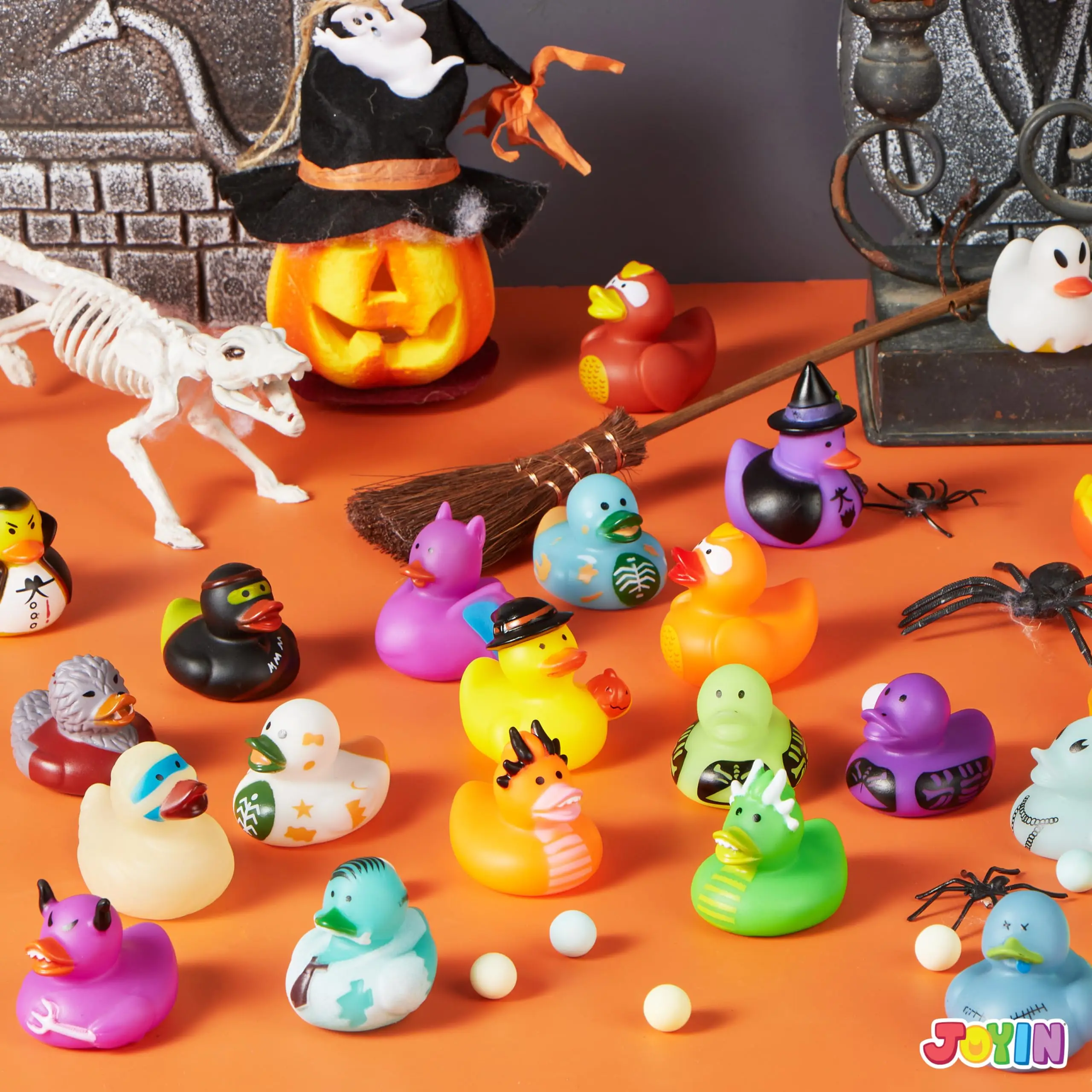 Brinquedo de banho de borracha para criança, design estilo Halloween, adorável brinquedo temático, doces ou travessura, flutuador de Halloween, 24