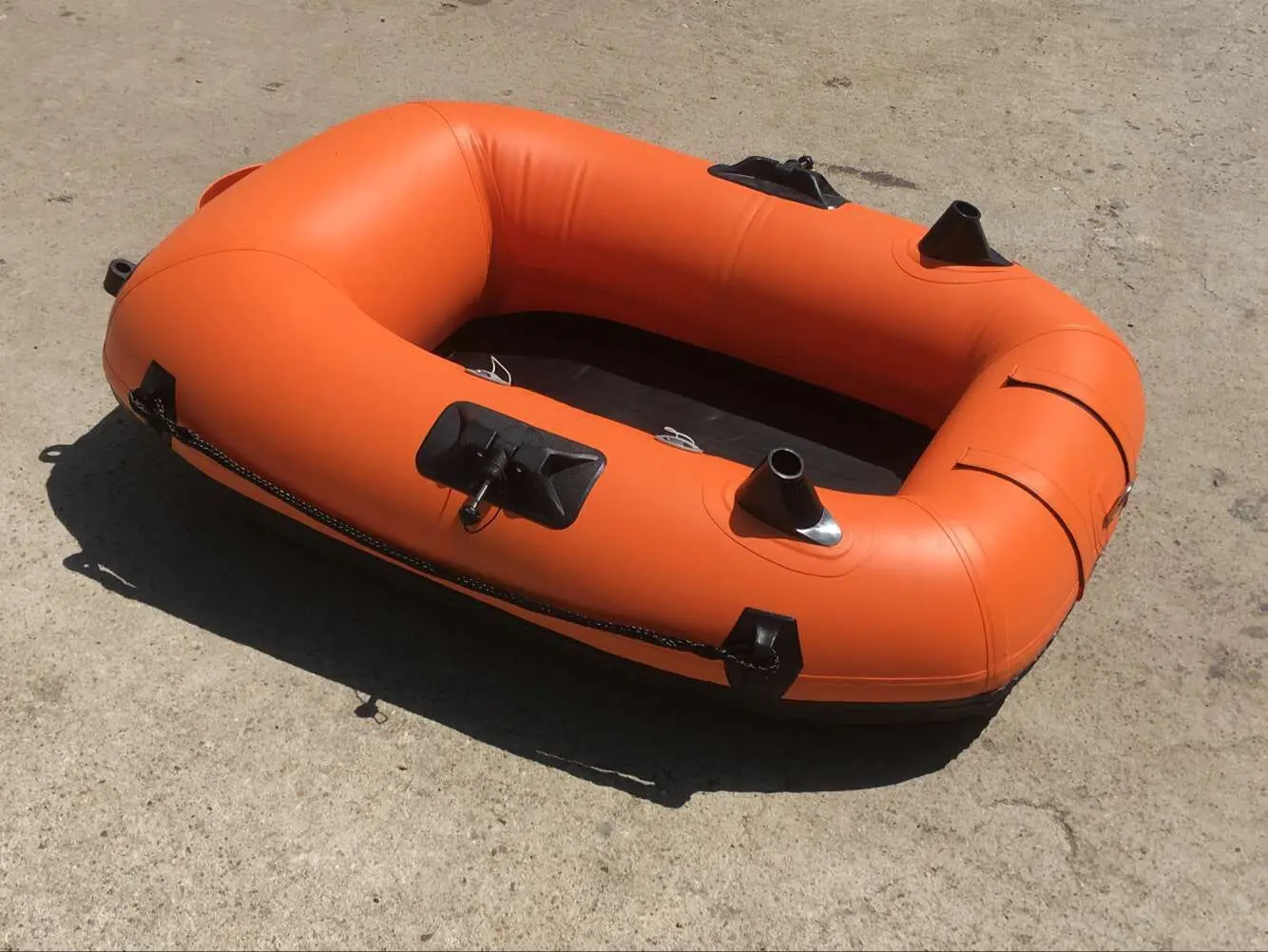 2025 Hot Sale Inflatable Fishing Boat PVC Float Tube Speed Boat 4.5ft Mini Raft for One Person