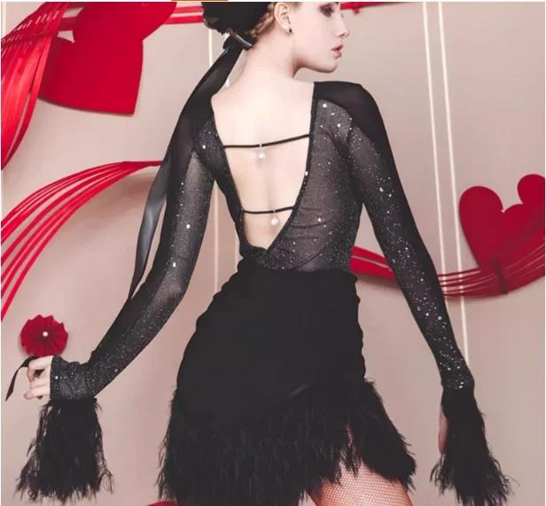 2025 Nuovo vestito da concorso di ballo latino Prestazioni da donna Nappa Abito da ballo Maniche lunghe Abiti da salsa Rumba Practice Wear