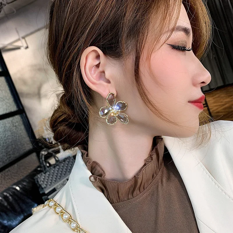 Fashion Elegant Crystal Flower Stud Earrings For Women Luxury Korean Petal Trendy Bridal Earrings Wedding Custom Jewelry