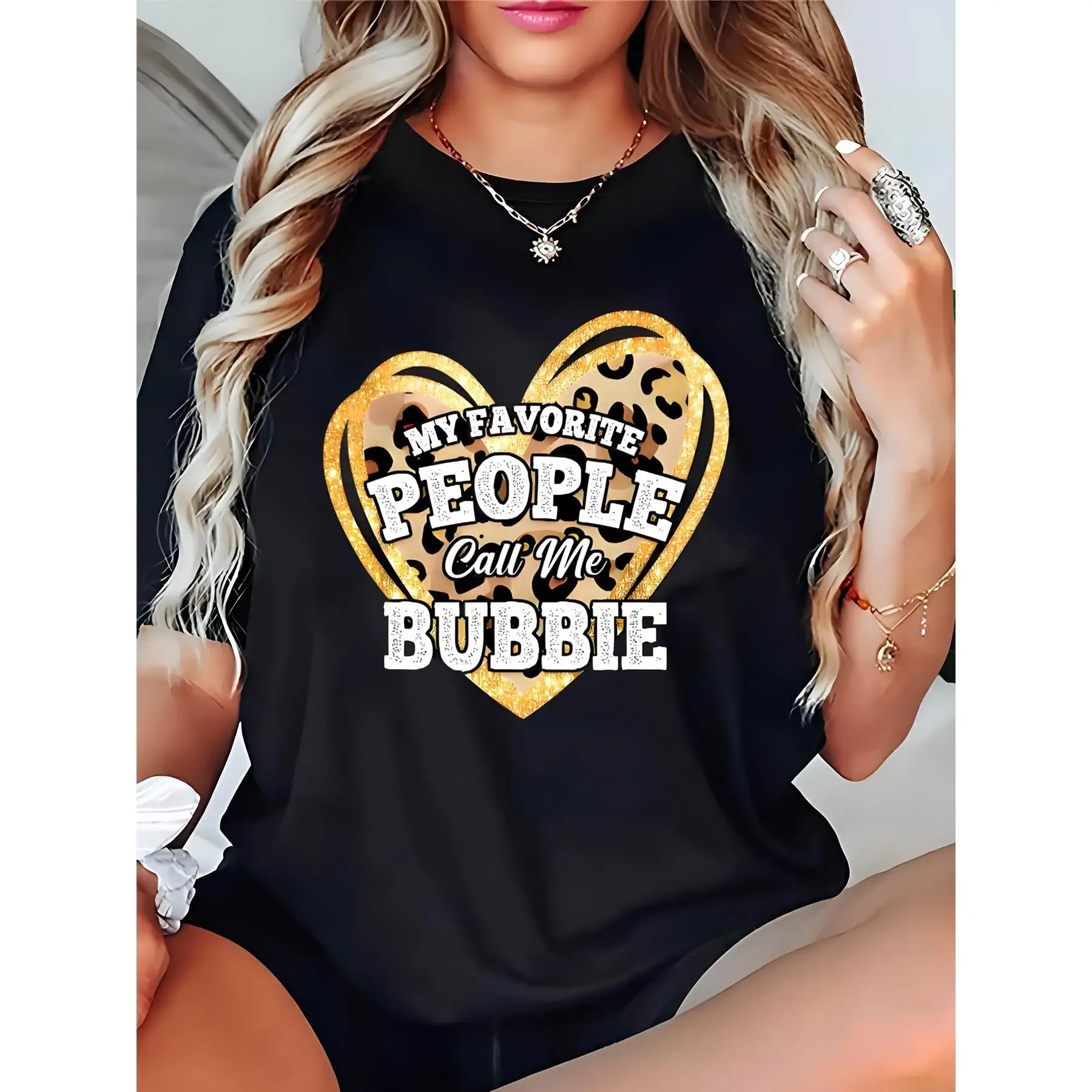 

Women's "My Favorite People Call Me Bubbie" Leopard Heart Graphic T-Shirt - Black Casual Short Sleeve Round Neck Summer Top