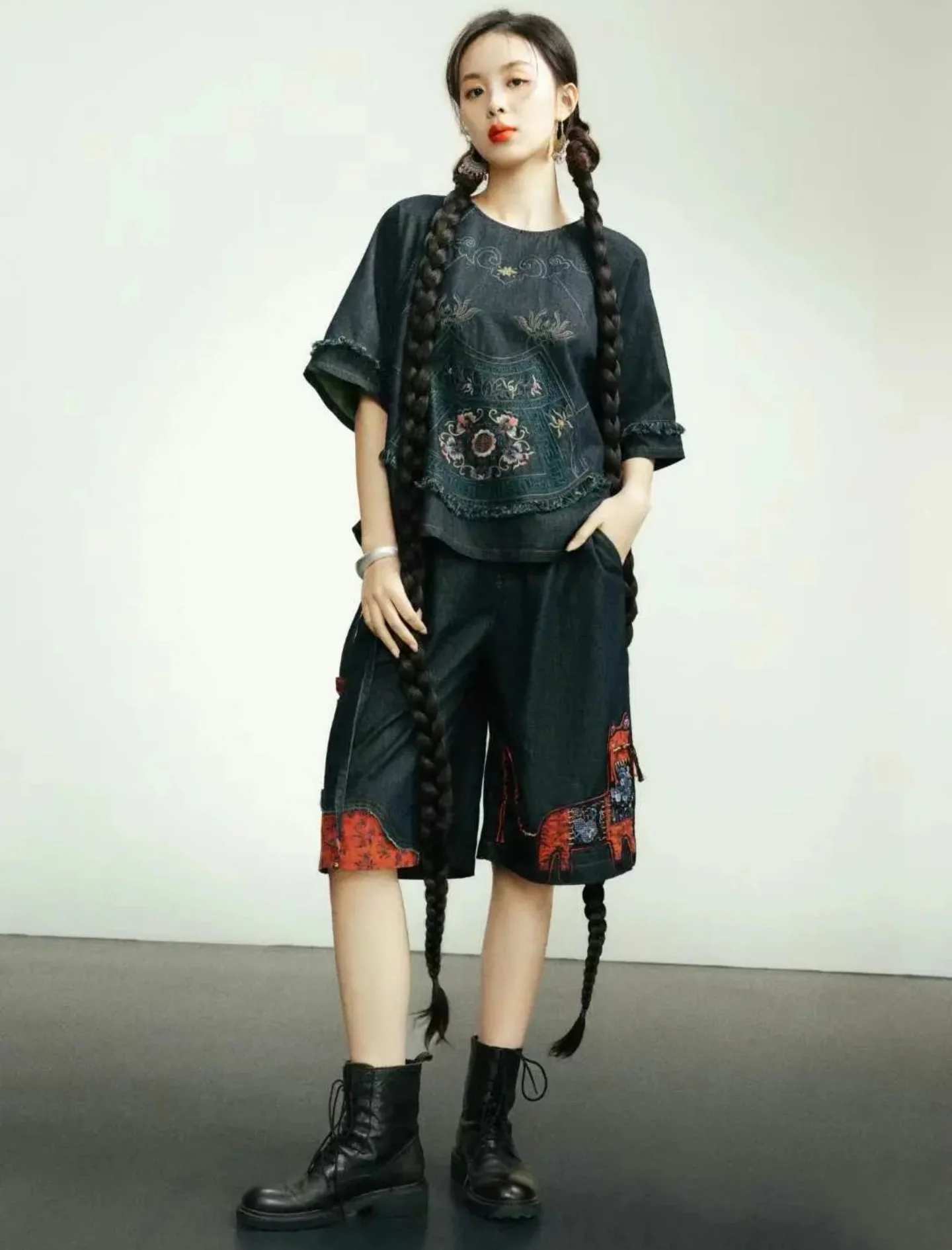 سراويل صيفية على الطراز الوطني سراويل كاوبوي سوداء من القطن المطرز برباط علوي سراويل نسائية واسعة الساق