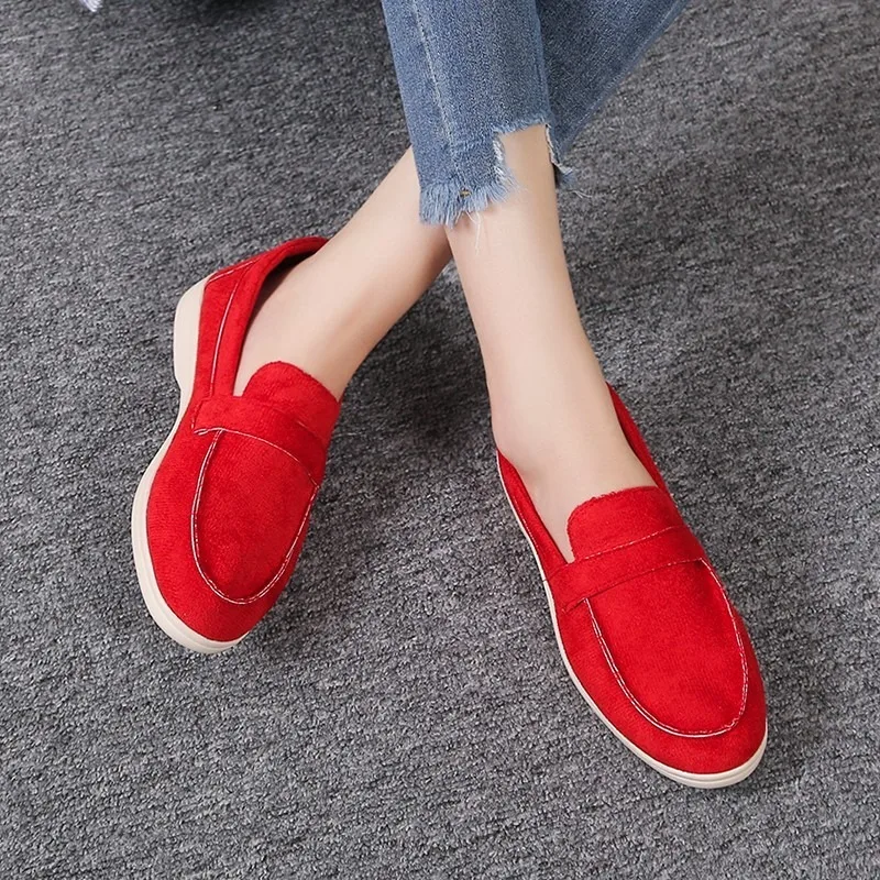 

New Suede Flat Shoes Women Loafers Walk Moccasin Metal Lock Tassel Soft Sole Mules Causal Slip on Shoes Single Shoes
