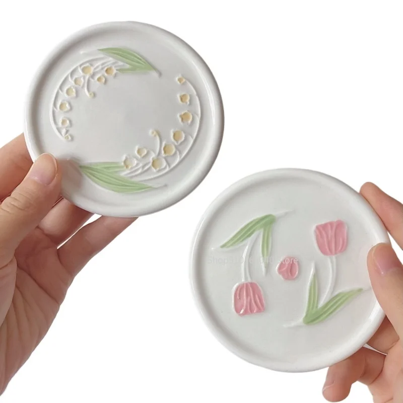 

Mini Watercolor Ceramic Palette 9cm Tulip Lily of The Valley Shape Plate Easy To Clean Paint Tray Painting Art Supplies