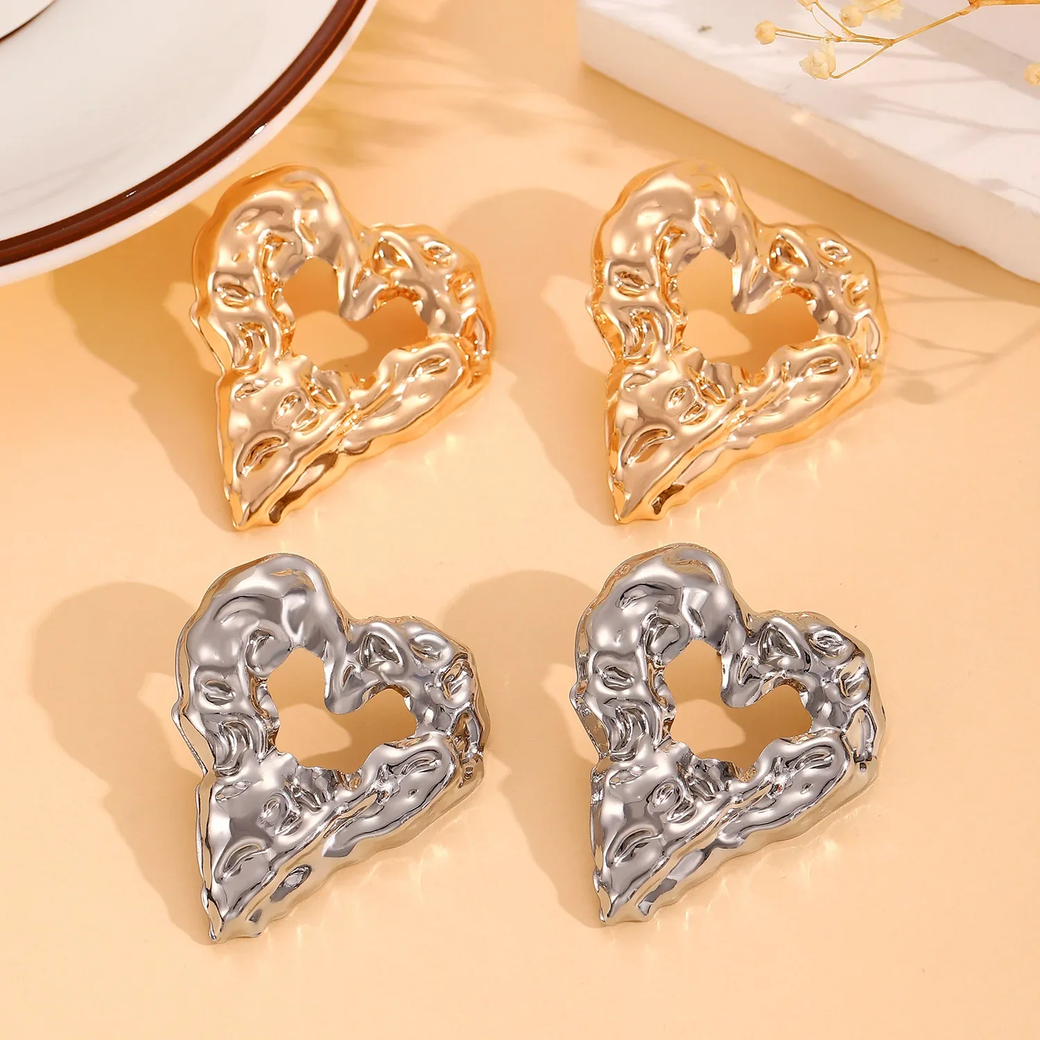 Punk Style Metal Heart Shape Big Stud Earrings Unique Personality Jewelry for Women High-end Wrinkled Gold Silver Color Earring