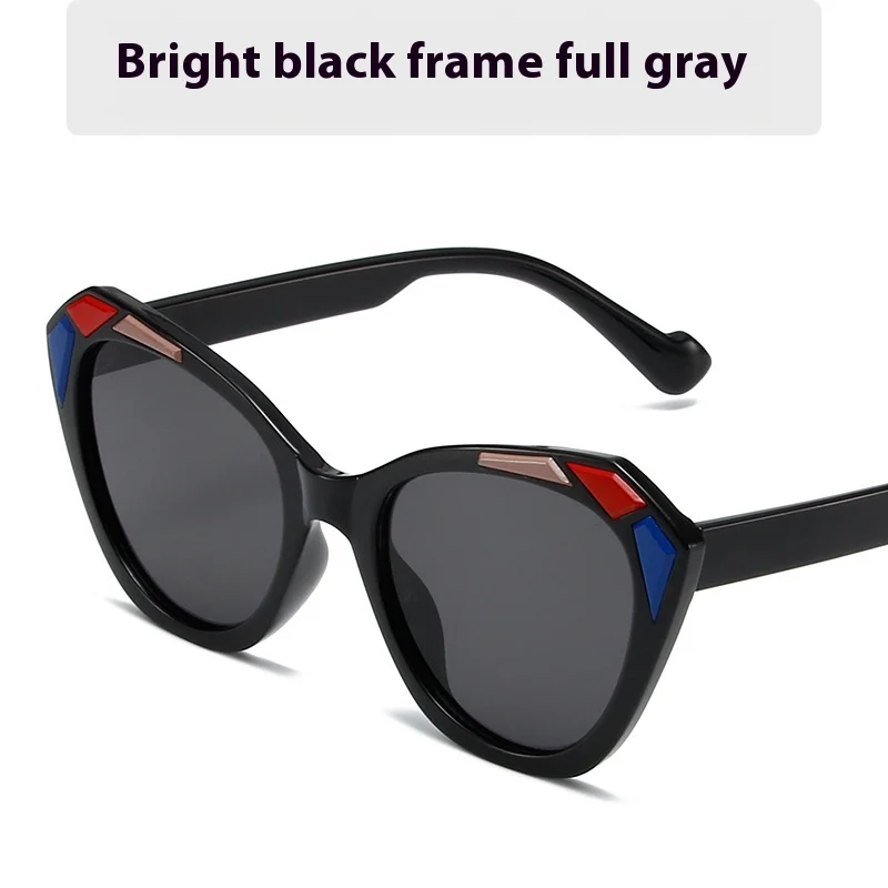 Retro British style cat eye sunglasses, trendy large frame color contrasting glasses, fashionable wearing sunglasses