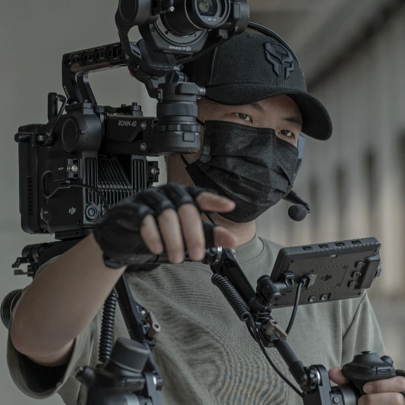 -LSR-B is compatible with most compact movie cameras and digital SLR cameras Ronin 4D
