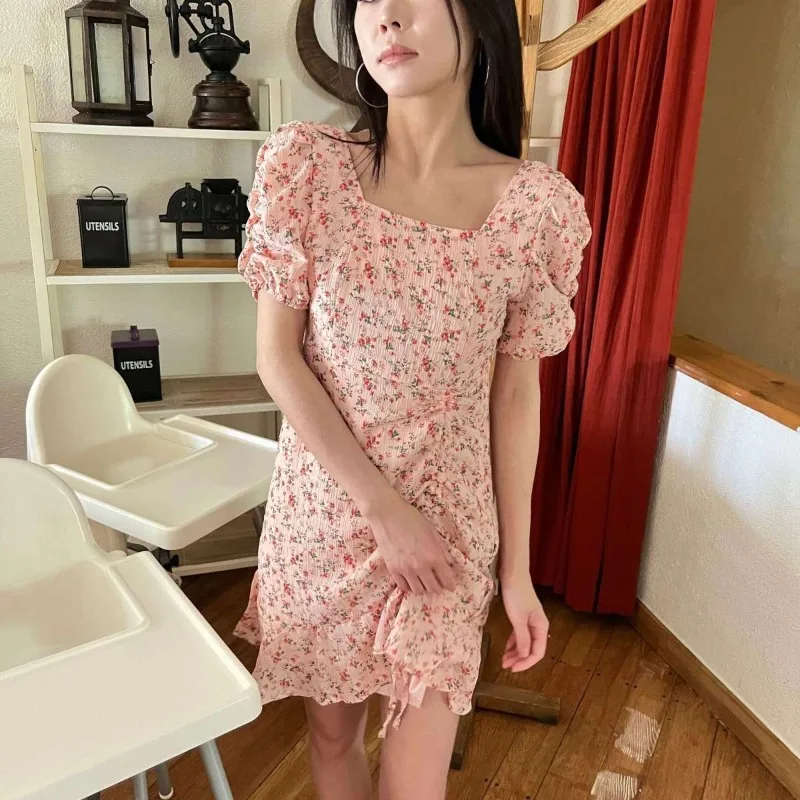 Robe à imprimé Floral pour femmes, avec plis, amincissante, col carré, petite Figure et jupe courte, nouvelle collection été 2025