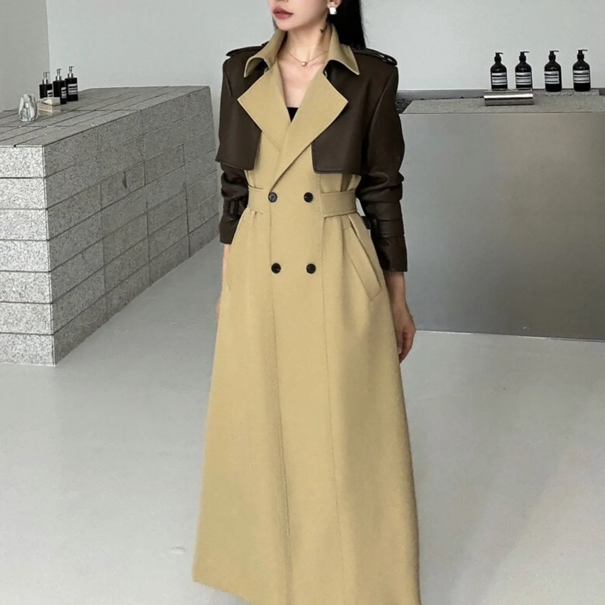 BJTZ 2025 秋冬 レディース PUレザー トレンチコート パッチワーク カラーブロック 高級 エレガント ベルト付き ダブルブレスト アウターウェア