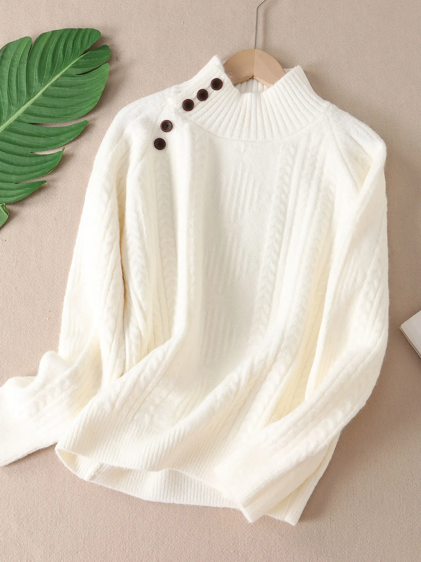 سترة نسائية محبوكة بياقة عالية دافئة مع تصميم زر مائل للخريف والشتاء سترة ناعمة مريحة من القمح