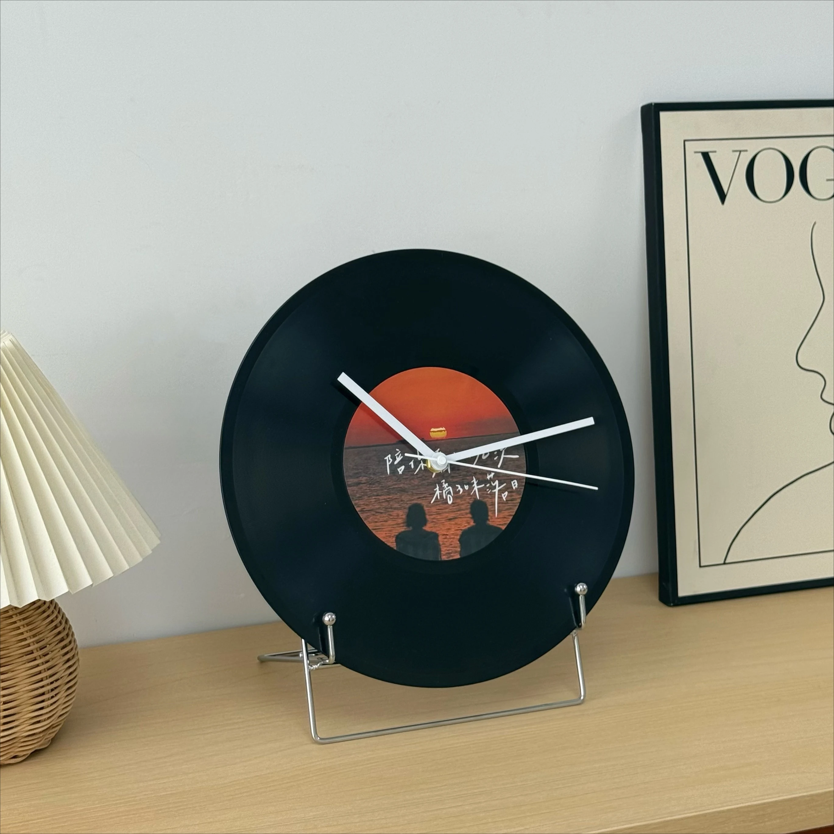 Vintage Vinyl Record Desk Clock, Creative Decorative Clock for Living Room Office Desk, Wine Cabinet TV Wall Art Ornament