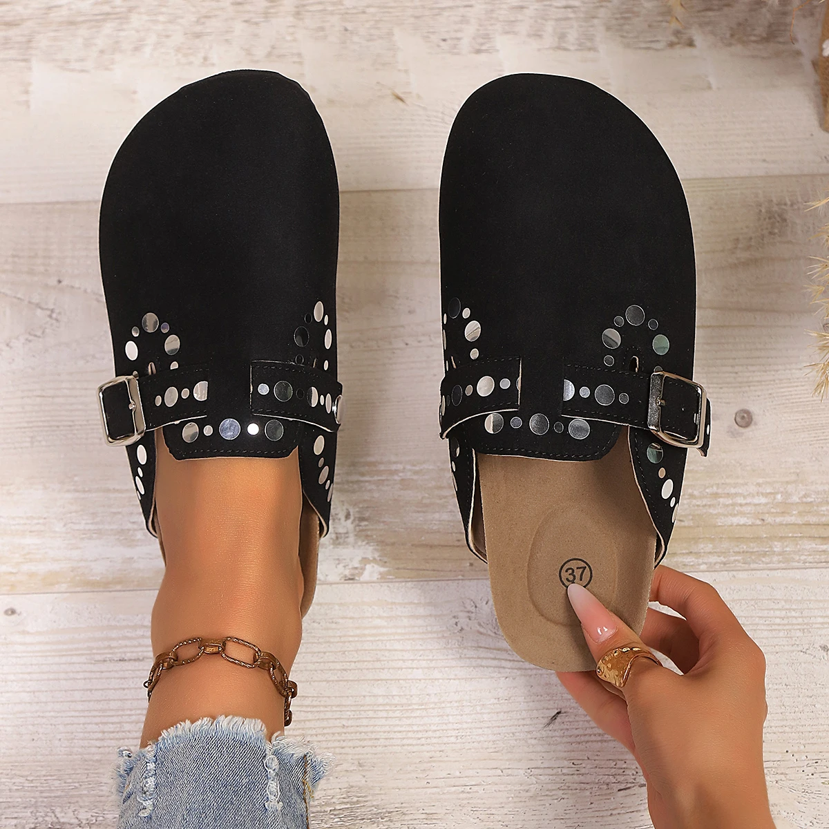 

New Retro Fashion Women Shoes Outdoor Beach Slippers Solid Color Soft Soled Slippers Round Toe Suede Clogs Sandals Slides Women