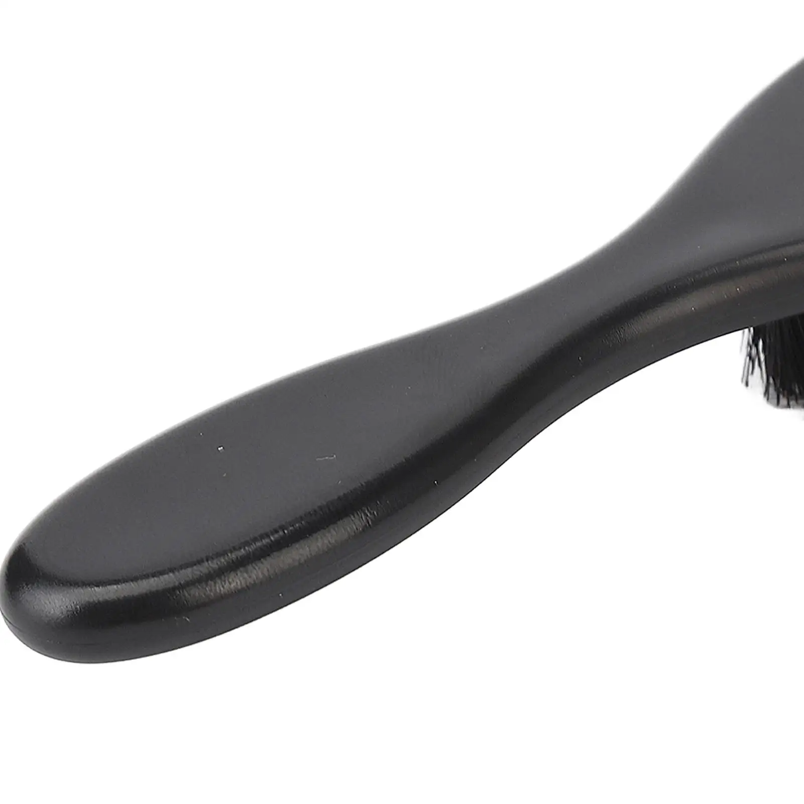 Brosse à barbe ergonomique avec poils denses, outil de coiffage compact et confortable pour un usage domestique