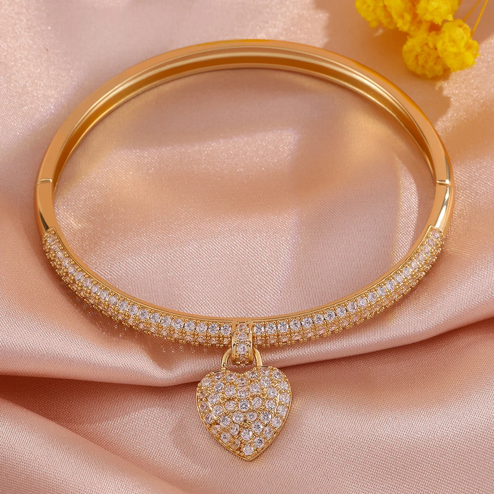 ZAKOL Boho-Armreif mit türkisfarbenem Herzanhänger für Damen, goldfarben, glänzender Zirkonia, Vintage, für den täglichen Gebrauch, Partys, Schmuck, Geschenk, modisches Accessoire. – Detail 5