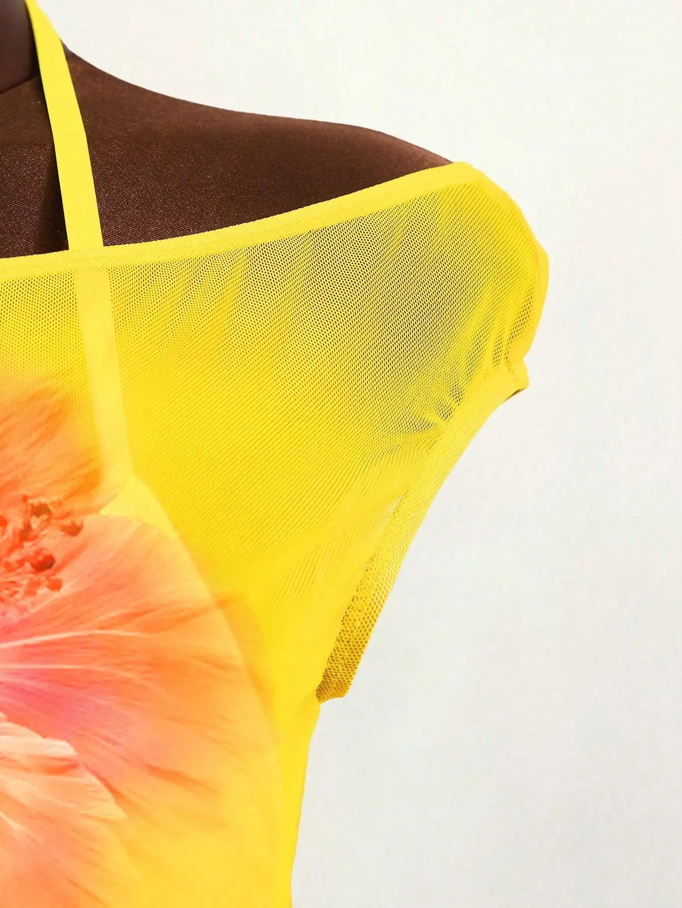 

Ярко-желтый бикини с сетчатой накладкой и цветочным принтом для пляжа, бассейна и летнего отдыха