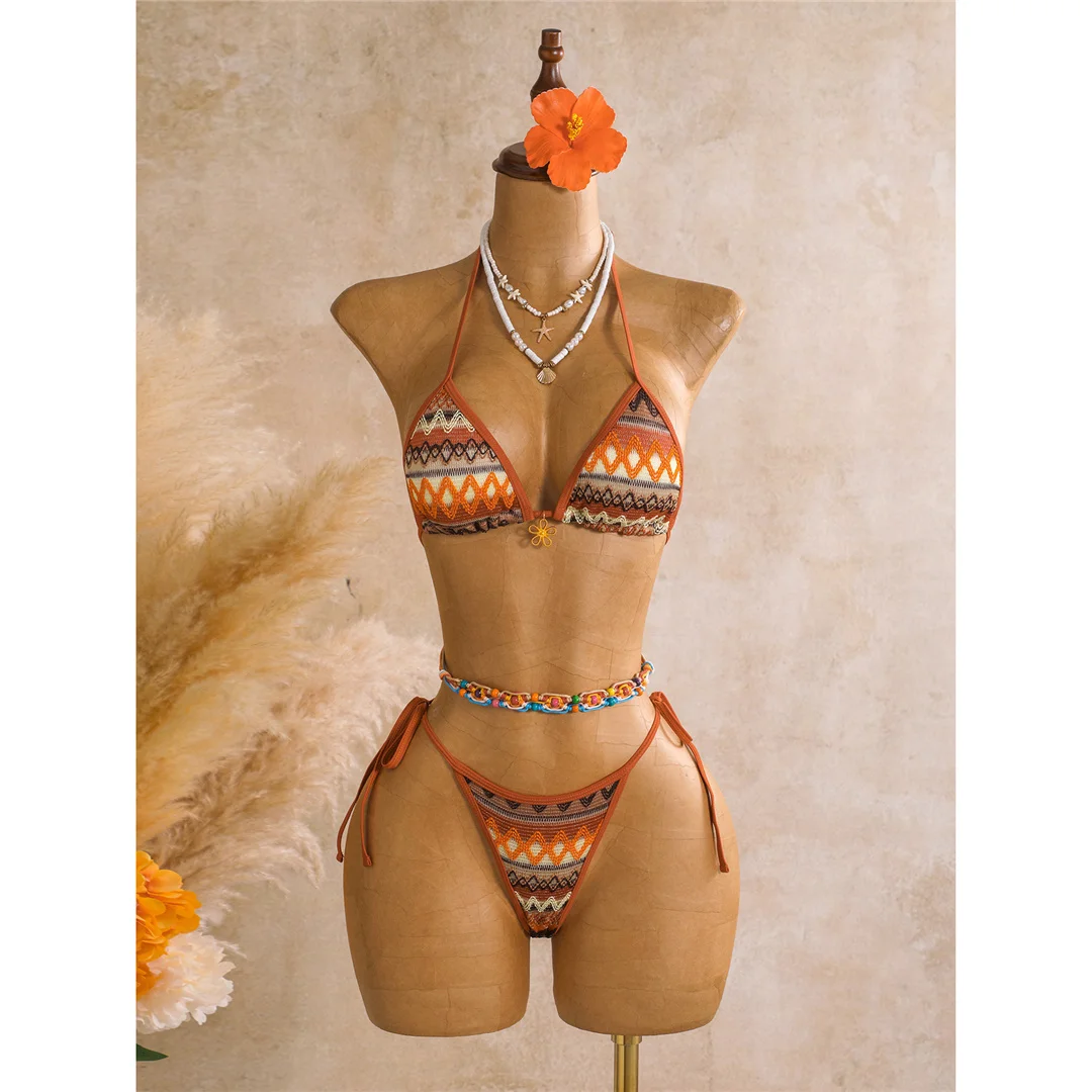 Bedruckter Bikini mit Sarong-Oberteil, Damen-Badeanzug, dreiteiliges Bikini-Set, gepolsterter Badeanzug, Badebekleidung, Modell V8332. – Detail 16