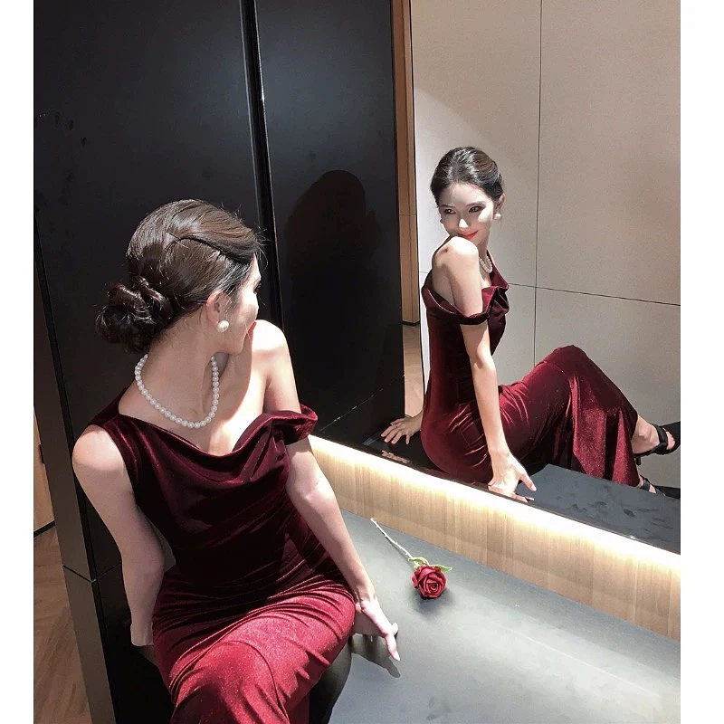 فساتين سهرة باللون الأحمر الخمري بأكتاف مائلة مكشكشة حورية البحر للتخسيس بدون أكمام مفتوحة من الخلف مناسبة رسمية لحفلات الكوكتيل والحفلات الراقصة