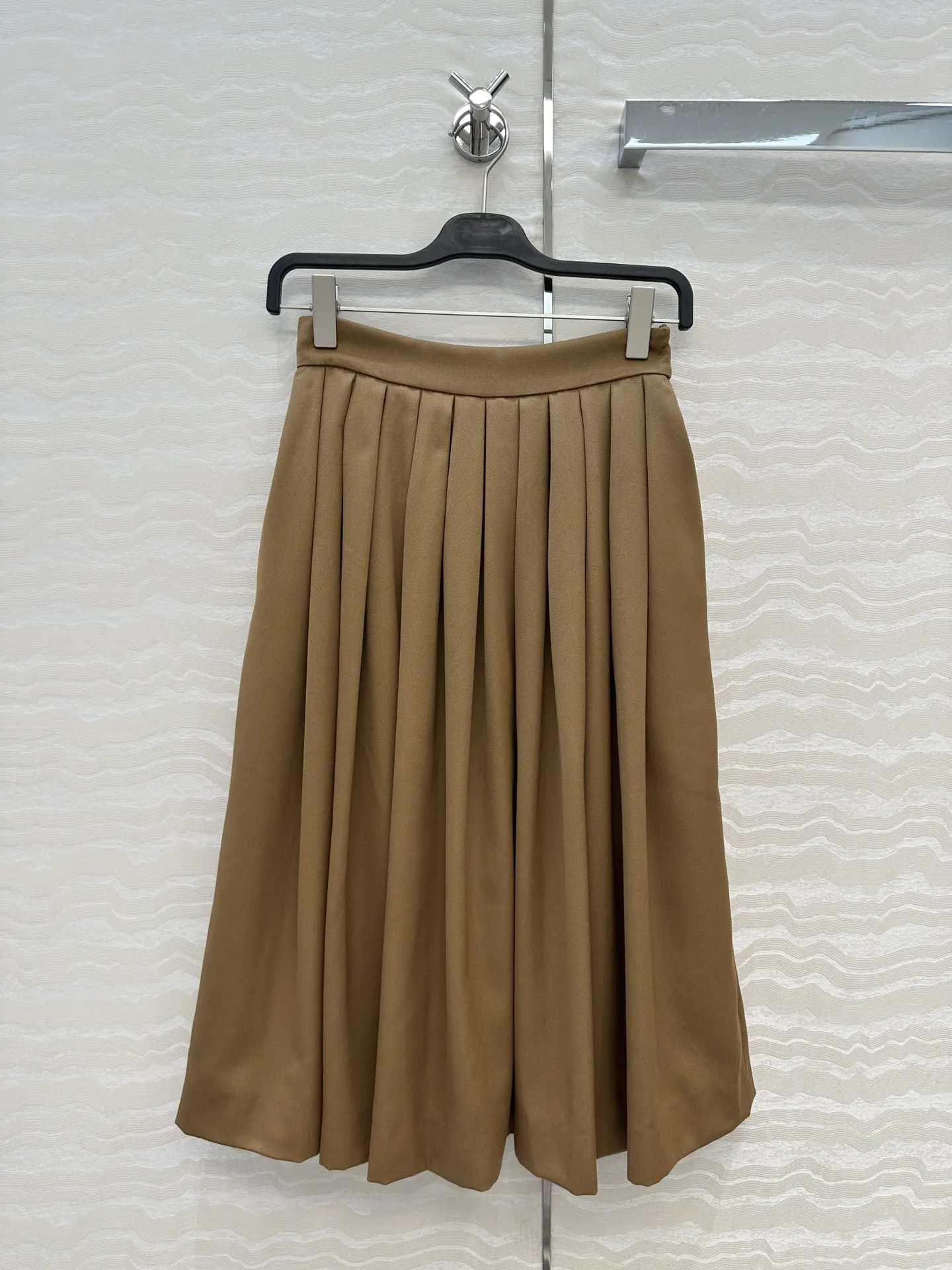 Khaki high waisted pleated half length mid length skirt, simple commuting and slimming A-line large swing skirt