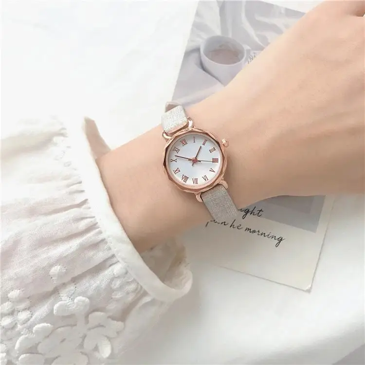 New women's fall fashion easy to take simple compact crowd watch female students casual small dial diamond college style