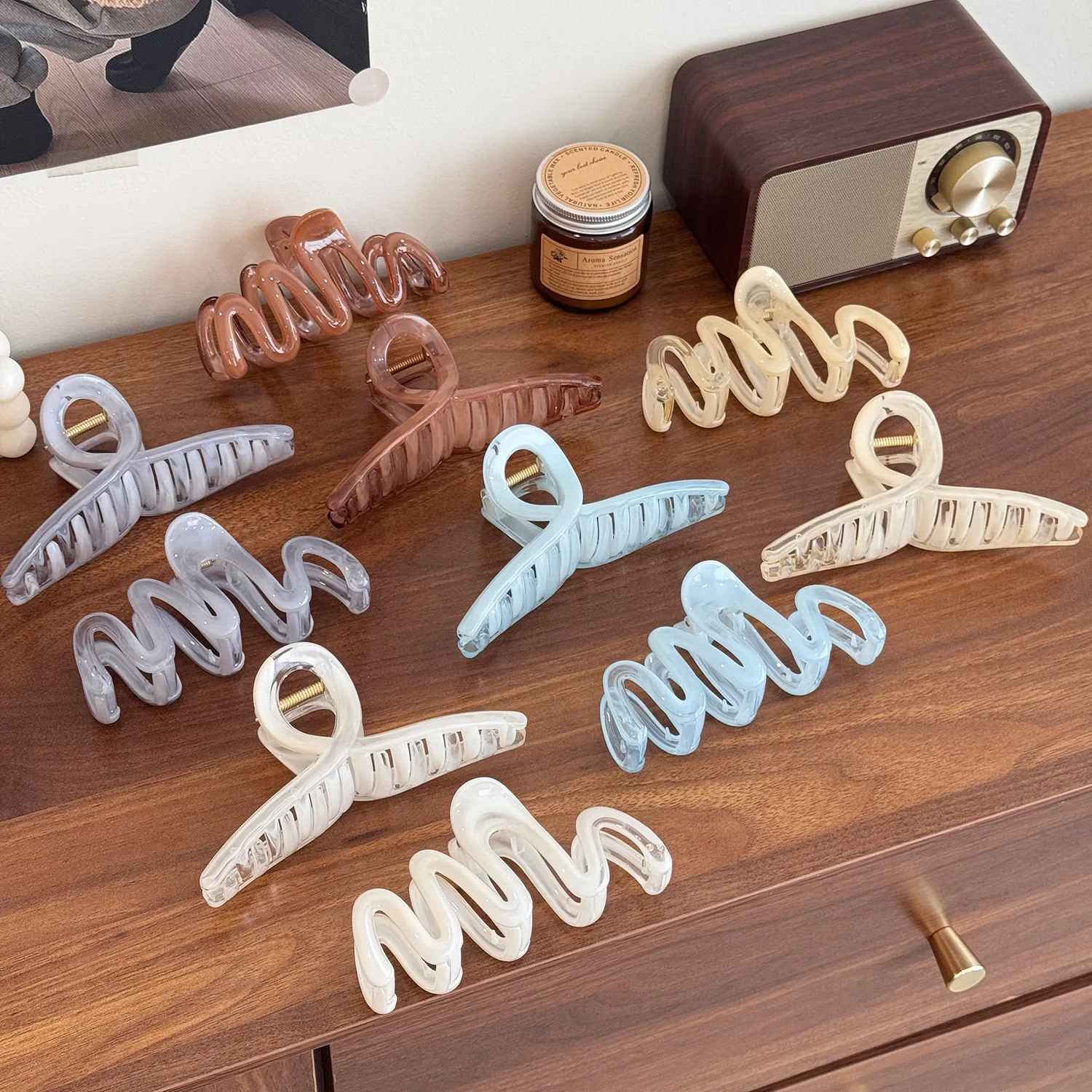 

Dowell Korean Style Large Sheer Solid Color Wave Acrylic Hair Clip Women's Hair Accessories