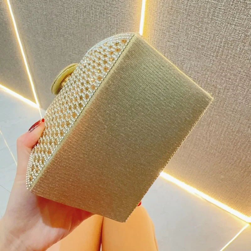 2025 bolsos de noche de lujo triangulares con diamantes brillantes con incrustaciones de diamantes de imitación bolso de mano elegante de alta calidad para fiesta de boda