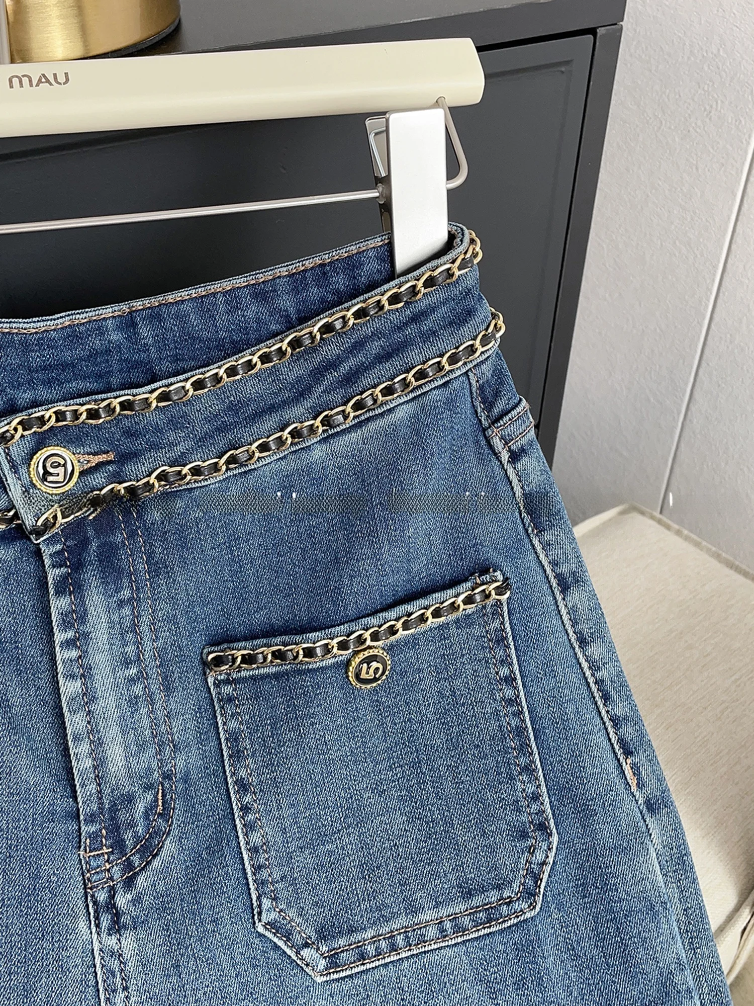 레트로 패셔너블 여름 신상 체인 디자인 슬림 스트레이트 와이드 레그 웨이드 아웃 진 여성용 하이웨이스트 스트레이트 레그 진