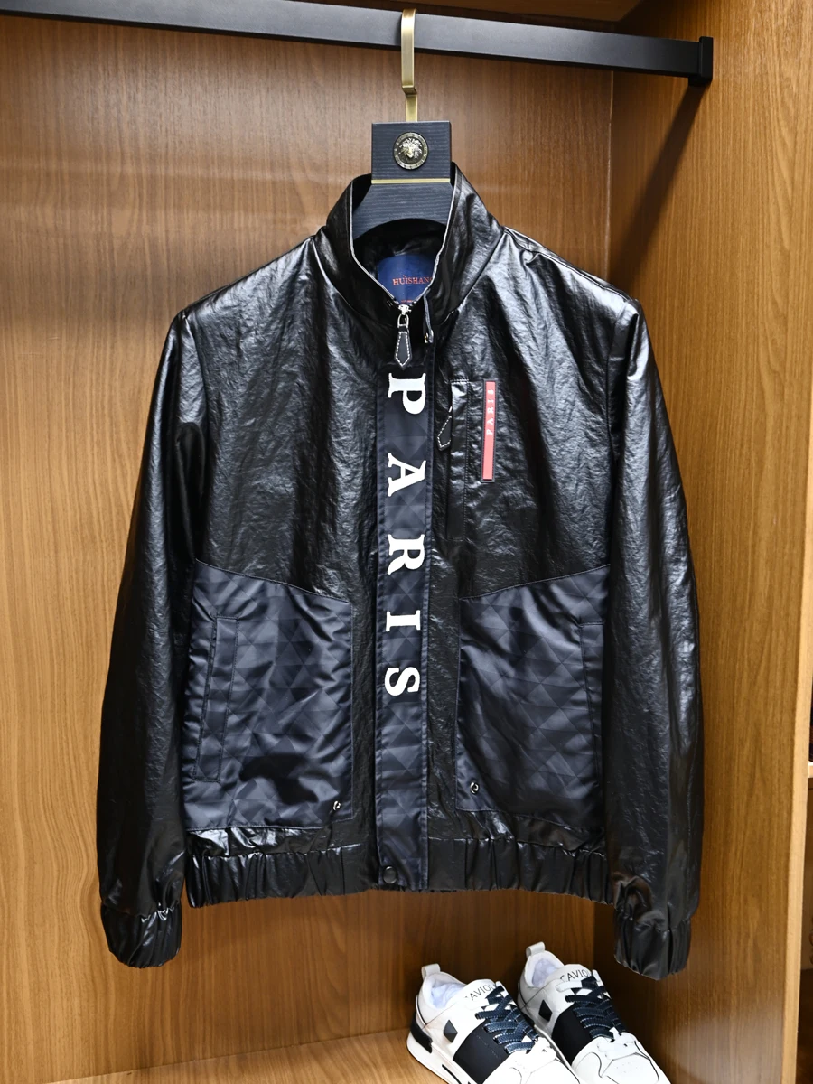 

Весенне-осеннее пальто из искусственной кожи с покрытием, мужское модное облегающее пальто с буквенным принтом, высококачественное пальто с воротником-стойкой, водонепроницаемое длинное свеч-зи...