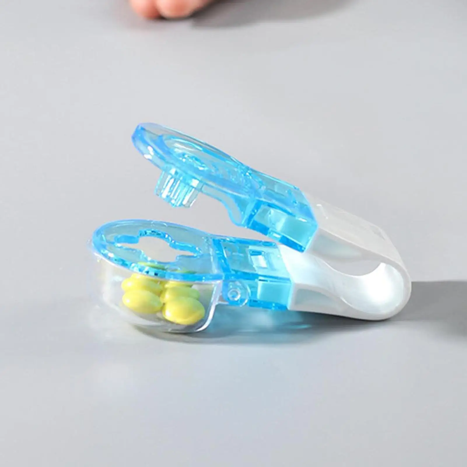 Portable Pill Remover Easily Remove Pills Without Contact Anti-Contamination Tablet Pill Cover Opener Auxiliary Tool