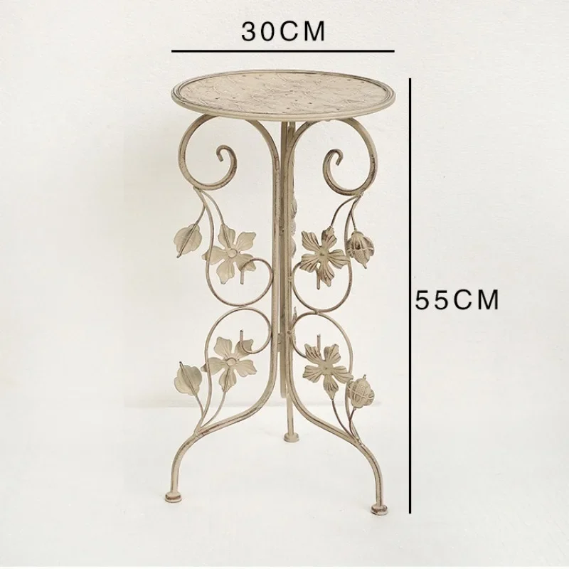 European-style floor-to-ceiling flower stand, simple white wrought iron rack, decorative rack next to the hotel sofa, creative e