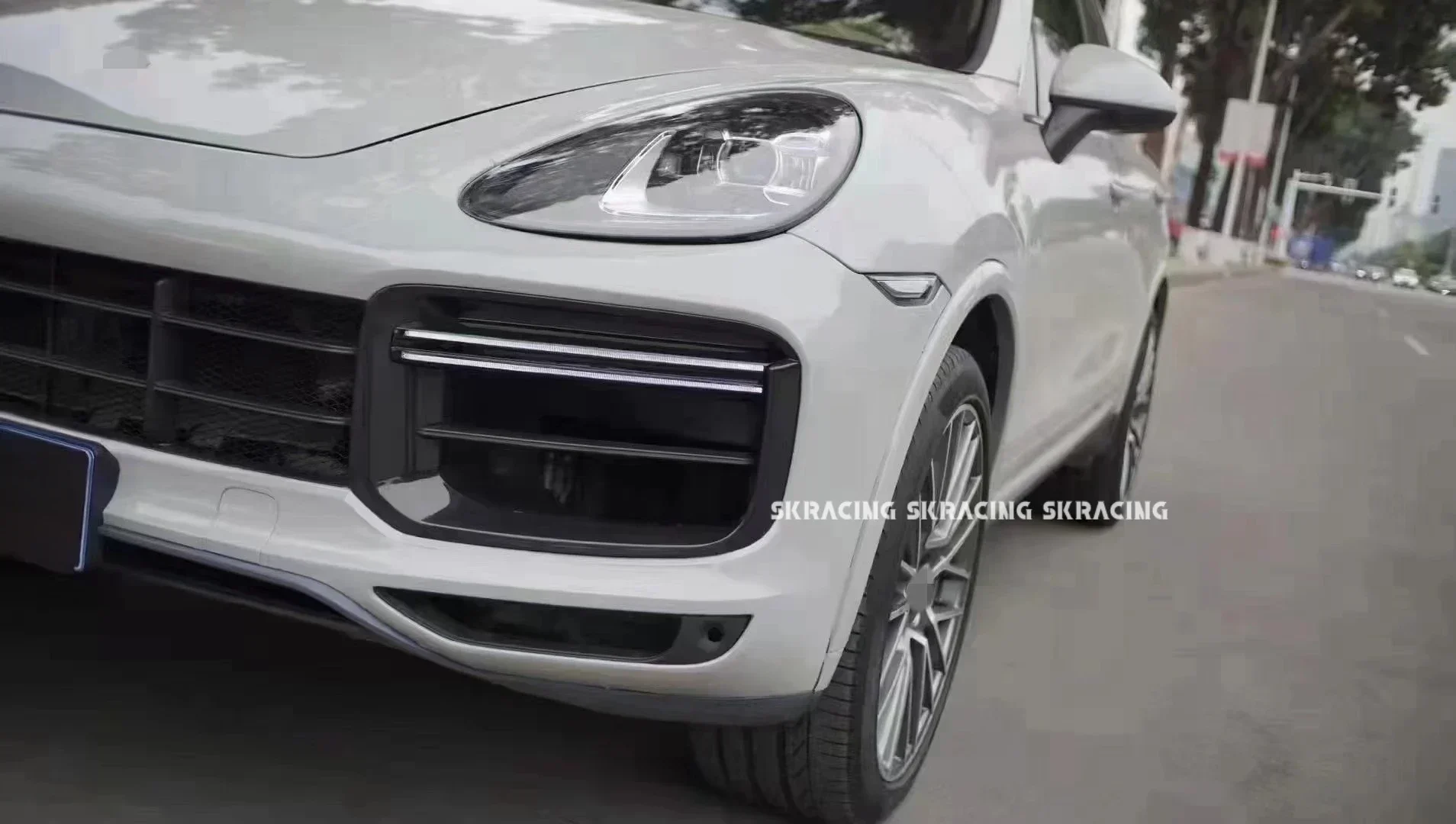 ممتاز أعلى جودة عالية الجودة المصد الأمامي الناشر عجلة قوس المصابيح الأمامية ترقيات 9Y0 توربو نمط الجسم أطقم لبورشه كاي