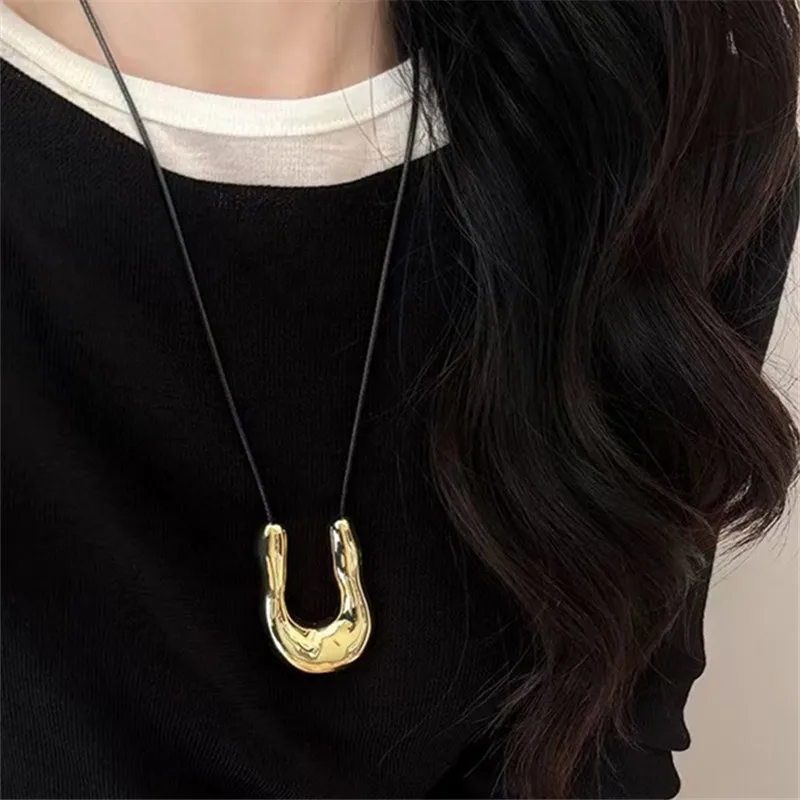 

2025 Large High Polish U-shape Horseshoe Pendant Necklace for Women Punk Adjustable Black Leather Rope Party Jewelry