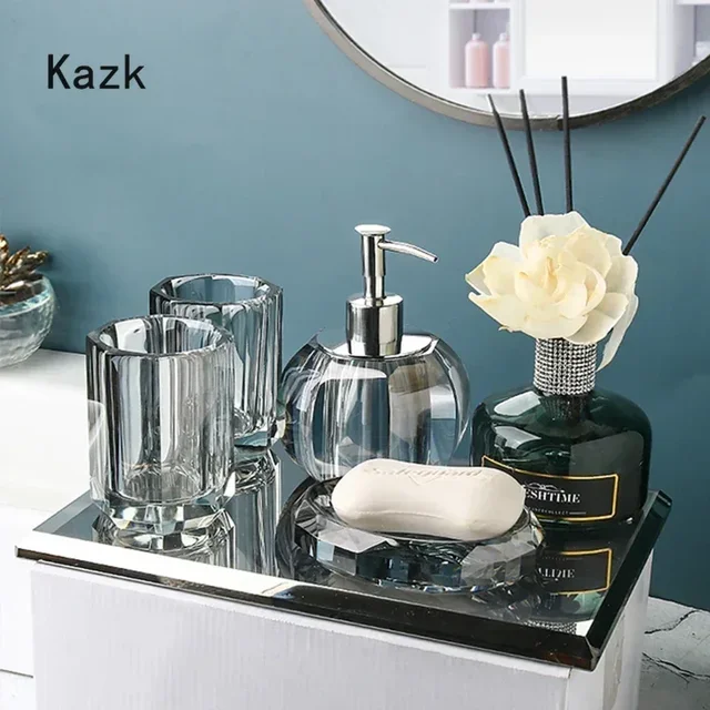 Wysokiej klasy zestaw akcesoriów łazienkowych ze szkła kryształowego Nordic Light Luksusowe przybory do mycia Uchwyt na szczoteczkę do zębów Kubek Mydelniczka Butelka szamponu