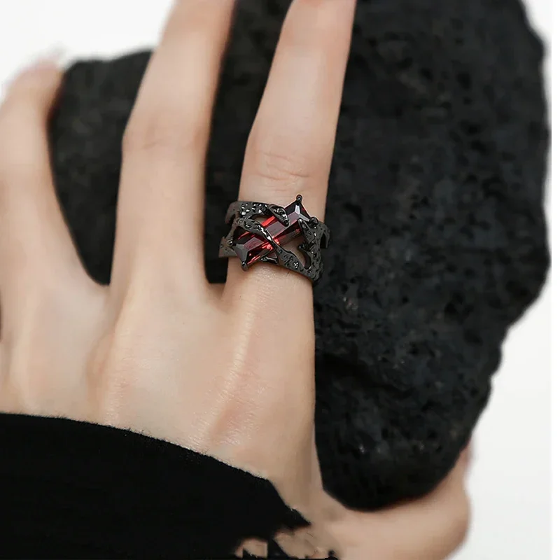 2024 New Punk Black Rings Thorns Vine Twine Red Rhinestones Hollow Unsex Couple Finger Ring Women Men Fashion Jewelry Party Gift