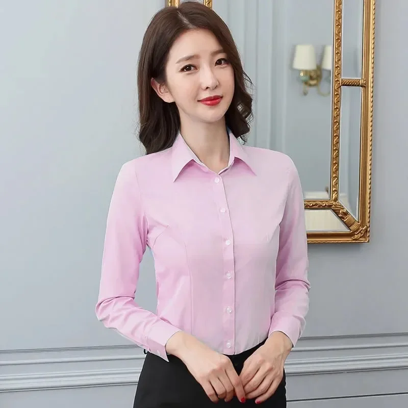 قميص نسائي صيفي أبيض بأكمام قصيرة للعمل الاحترافي فضفاض مناسب على الطراز الكوري مقاس كبير قميص بمقابلة OL بأزرار علوية