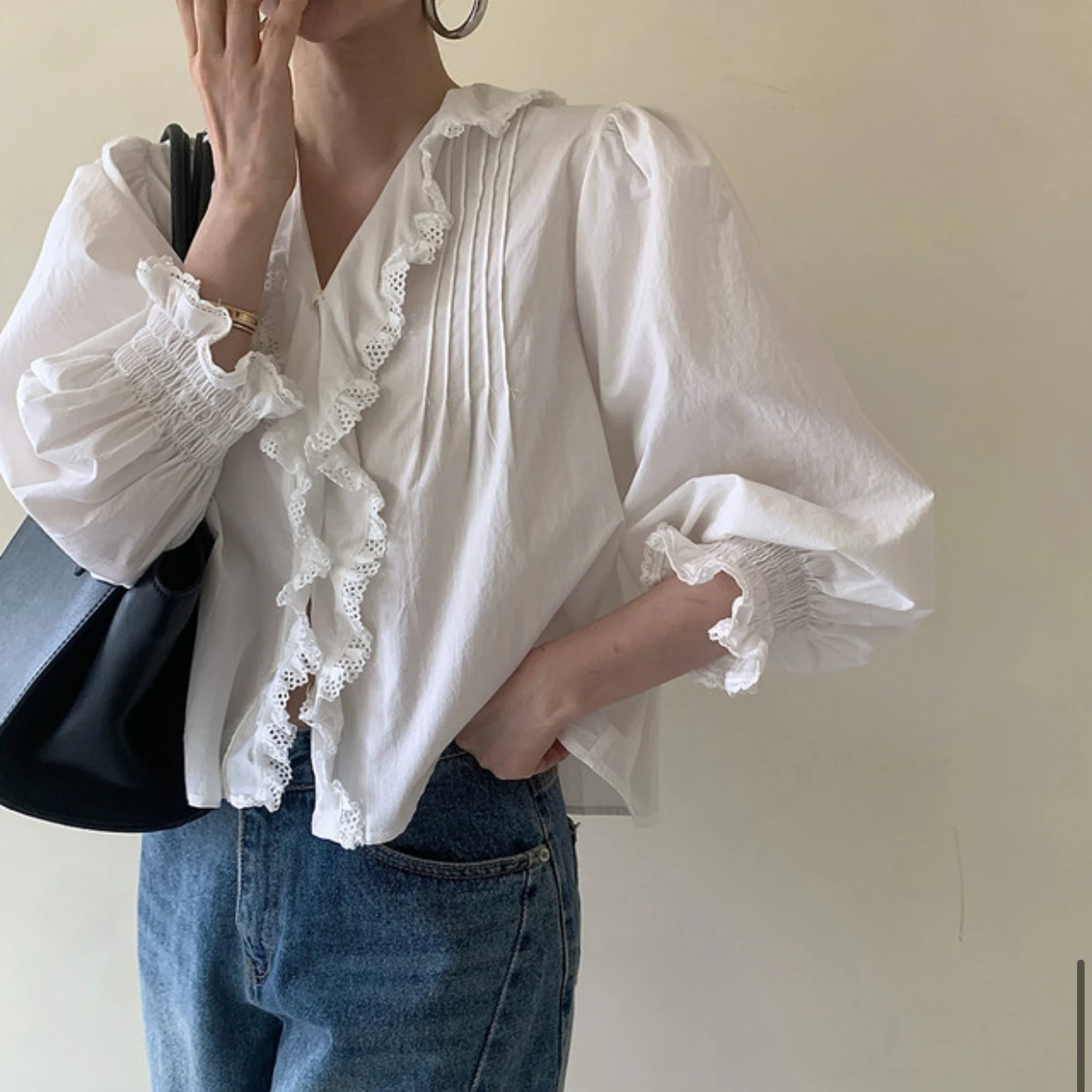 

Chic Korean Style Shirt V Neck Pleated Bubble Sleeve Ruffle Hem Gentle Atmosphere Summer 2026 Women's Long Sleeve Blouse