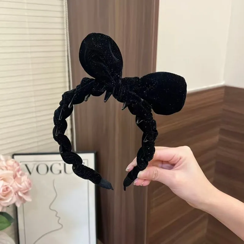 Add a Touch of French Chic: Fluffy Velvet Headband for a Elevated Crown