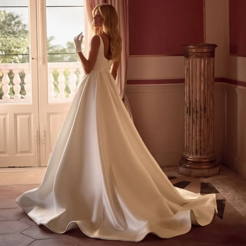 Abiti da sposa con applicazioni in raso bianco decalcomania con spalle scoperte Una gonna Abiti da coda da sposa realizzati su misura