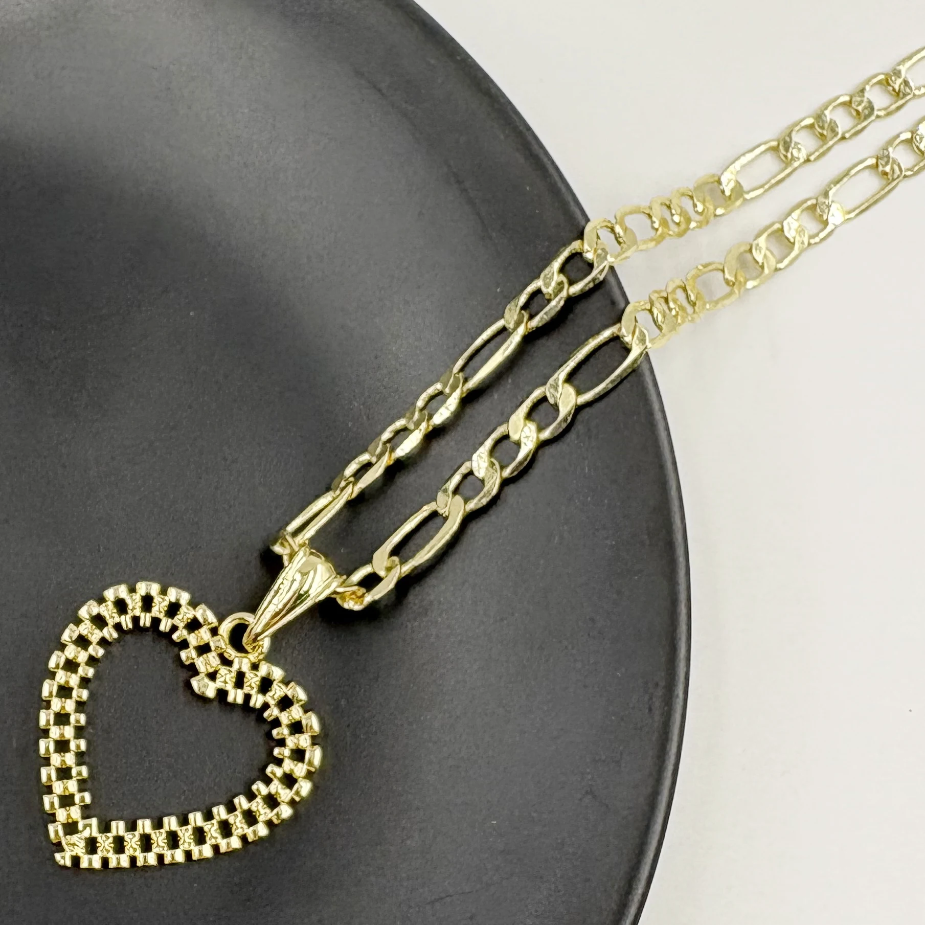

Women's Heart Shape Pendant Necklace 14K Gold Plated 4mm Wide Figaro Chain Hollow Hip Hop Style Nugget Fashion Jewelry Accessory