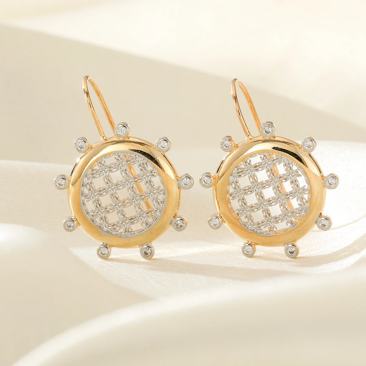 Exquisite Texture-Patterned Artificial Gemstone Earrings in Copper Material for Ladies, as a Pendant for Parties and Events.
