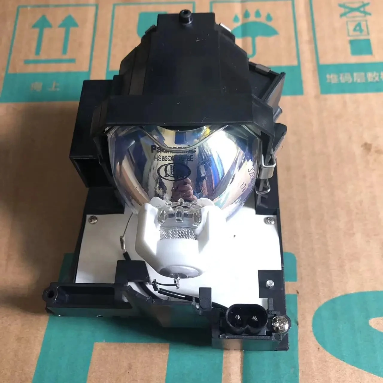 

AWO Replacement Original Lamp Model DT01931 For Hitachi CP-WU5500 CP-WU5505 CP-WX5500 CP-WX5505 CP-X5550 Projector