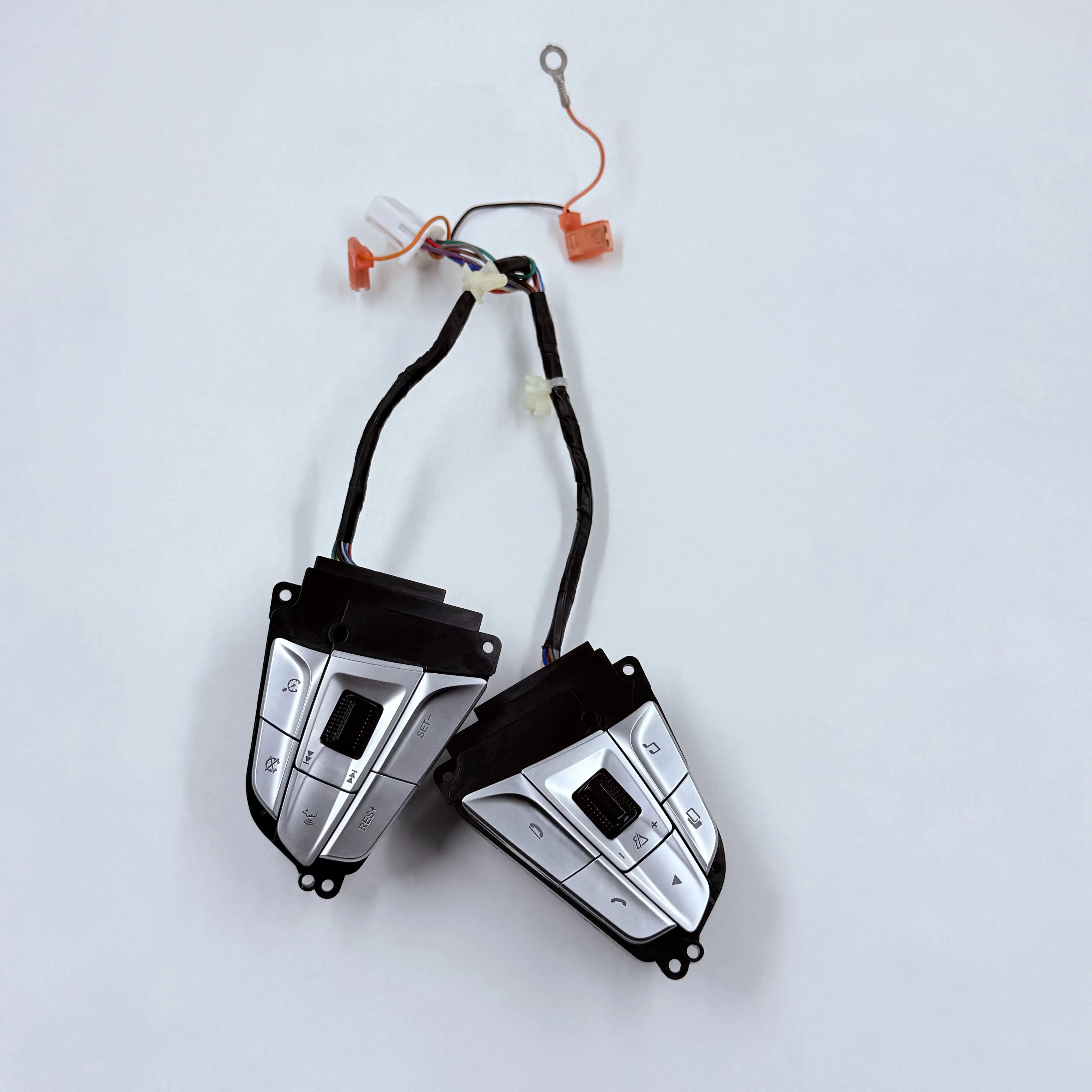 

Новый автомобильный многофункциональный переключатель на руле Changan CS35 EADO EV460 Auchan X7 с кнопкой регулировки громкости круиза