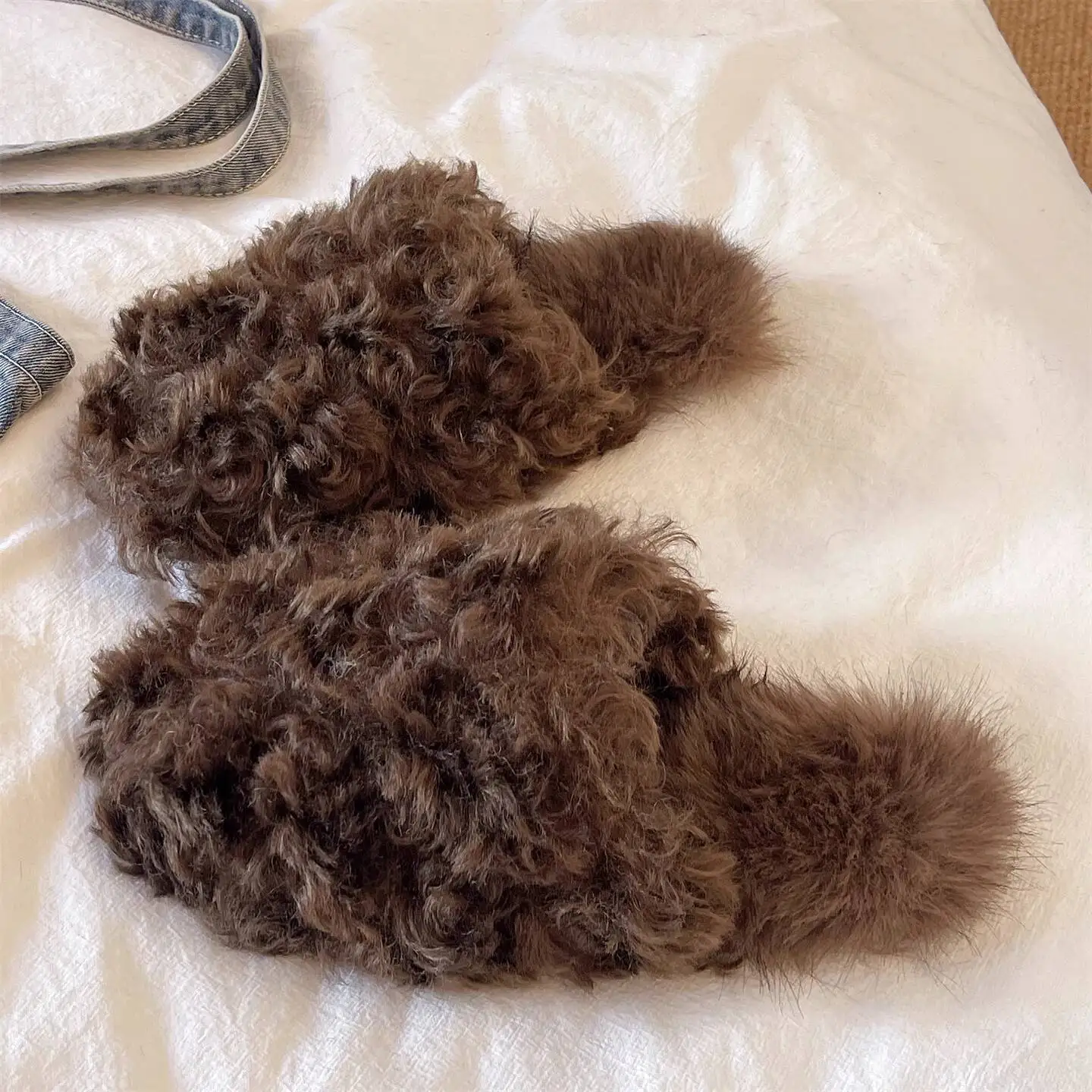 

2025 Autumn Winter Warm Women's Plush Home Slippers Stylish Indoor Home Soft-Sole Quiet Non Slip Closed Toe Cotton Slippers