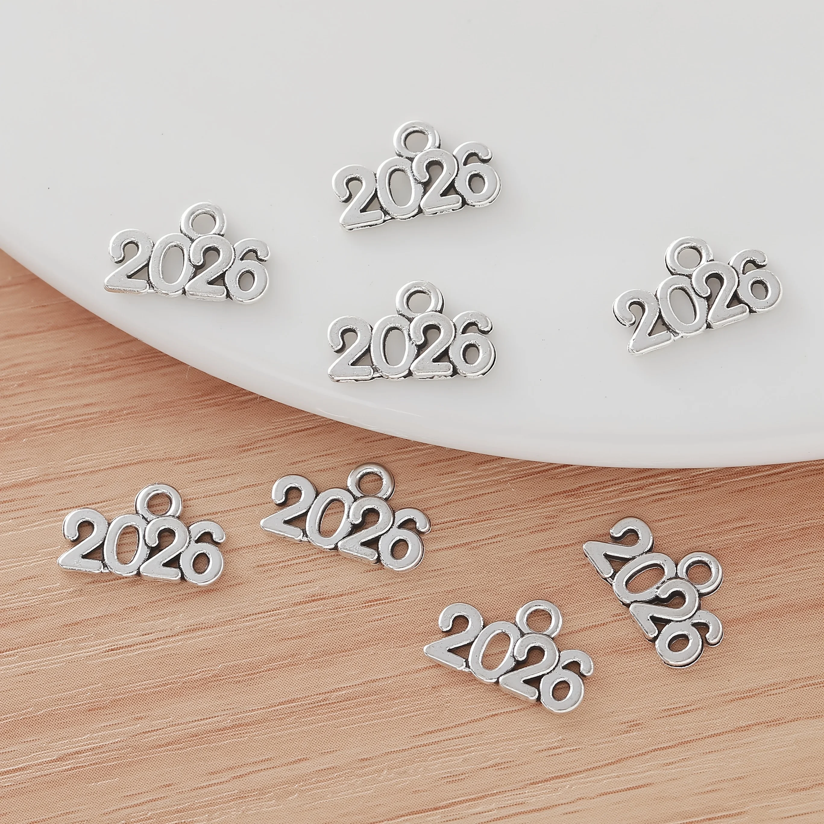 Gantungan Kunci Logam Karakter Tahun Baru 2026 yang Indah dan Bergaya untuk Perhiasan DIY Wanita, Gelang, Gantungan Kunci - Pembuatan Hadiah Kreatif