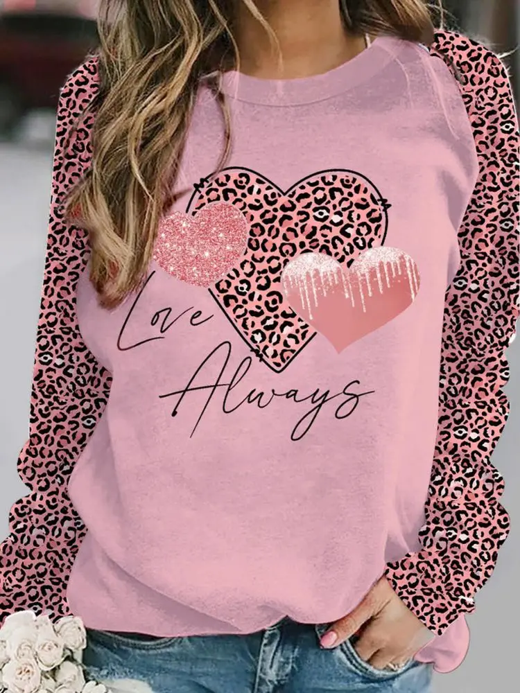 A Valentine\'s Day long sleeved love leopard print T-shirt