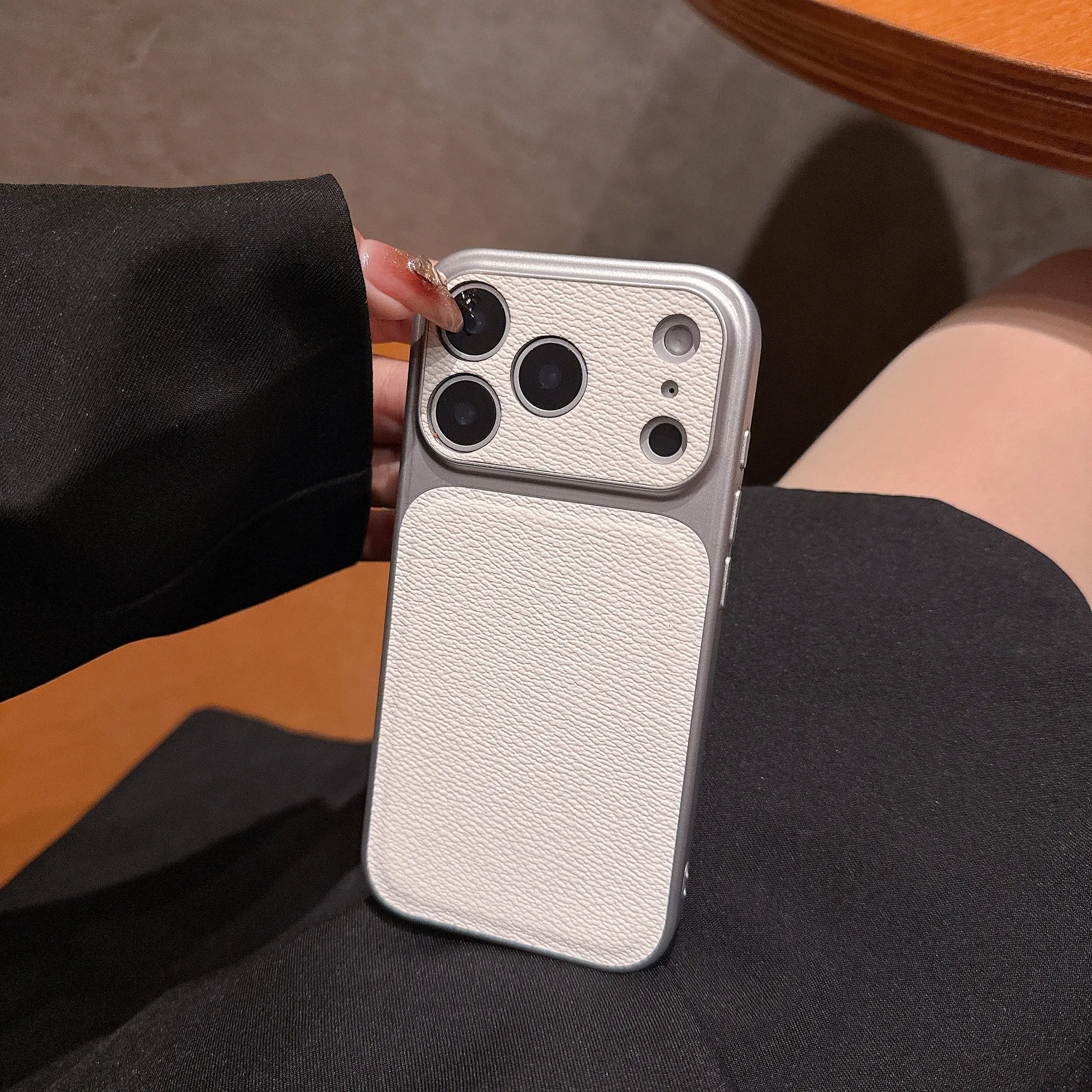 Applicable to iPhone17promax mobile phone case niche high-end leather pattern Apple 16 anti-drop protective case