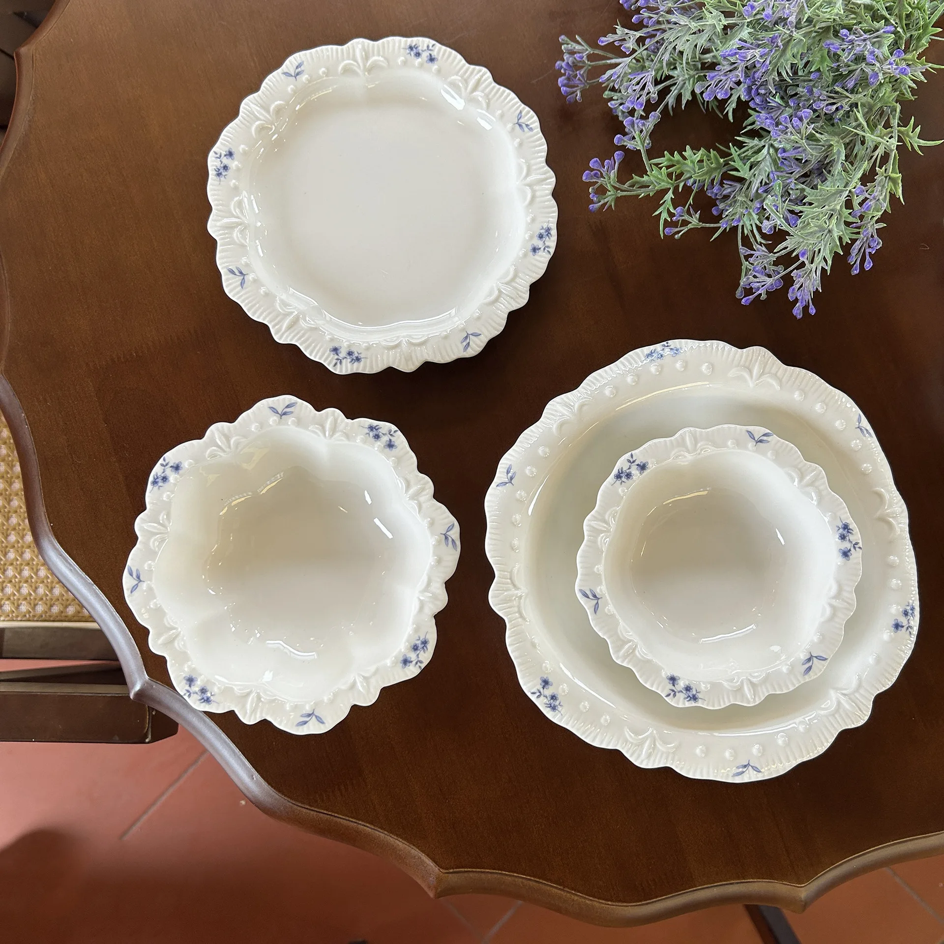 French Vintage Floral Ceramic Dinnerware Set,Embossed Lace Irregular Plates Dessert Fruit Bowls for Home Dining Room Table Decor